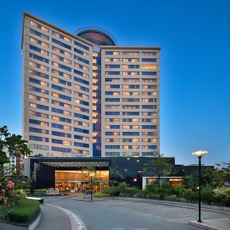 Kochi Marriott Hotel Екстер'єр фото The hotel in 2016