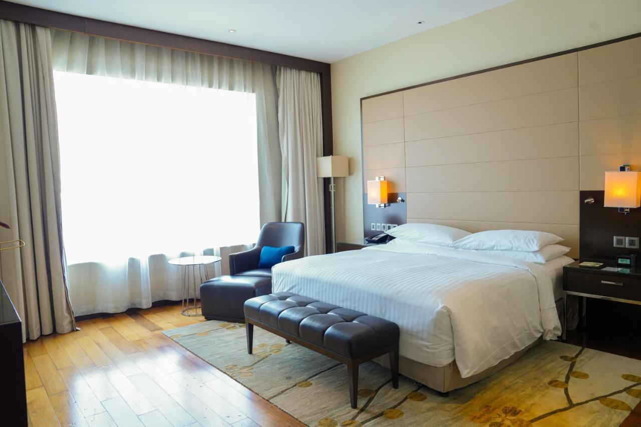 Kochi Marriott Hotel Екстер'єр фото