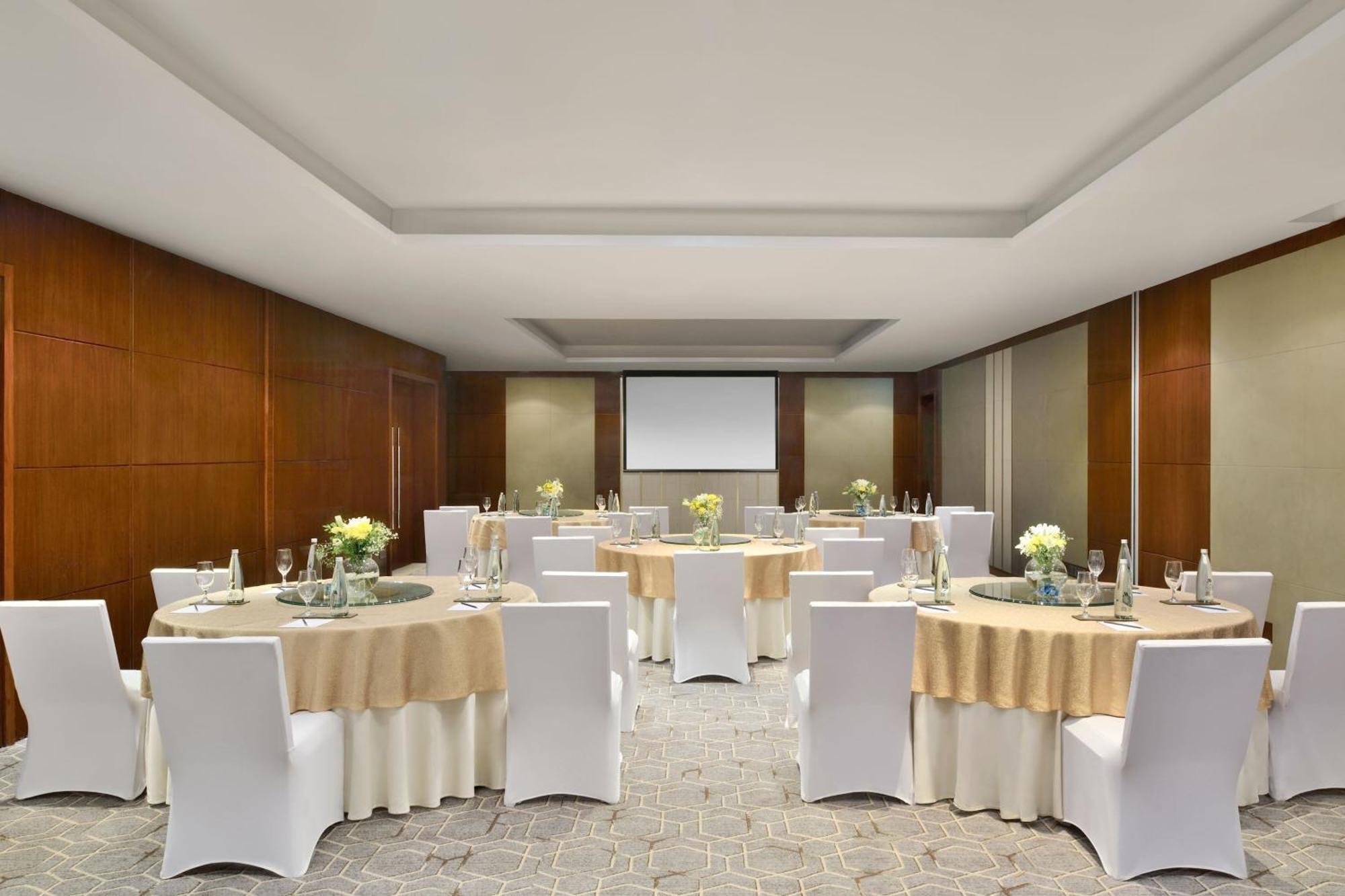 Kochi Marriott Hotel Екстер'єр фото Meeting room