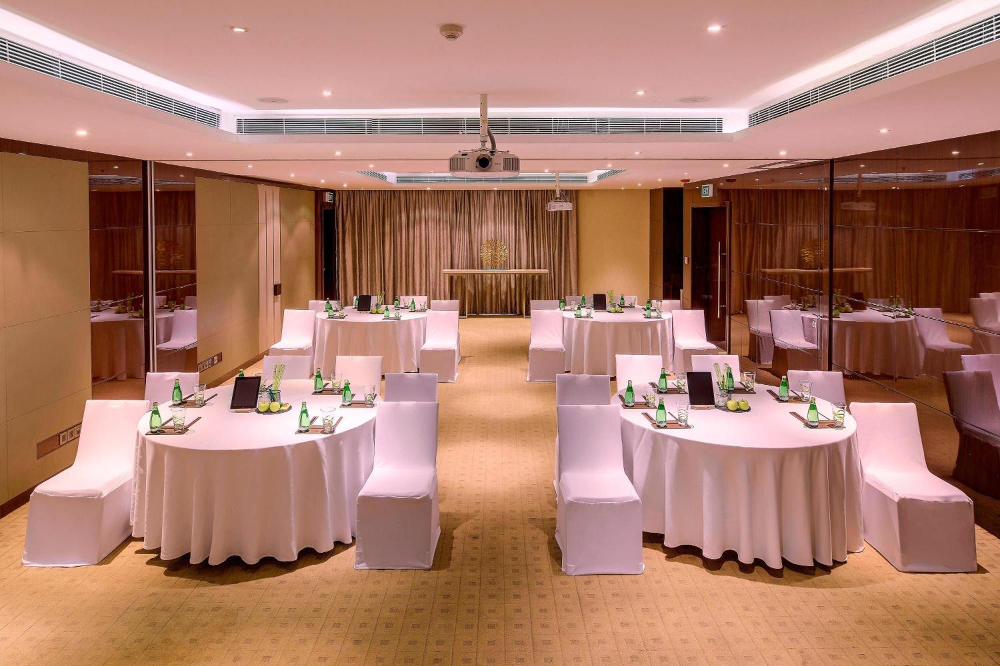 Kochi Marriott Hotel Екстер'єр фото Meeting room